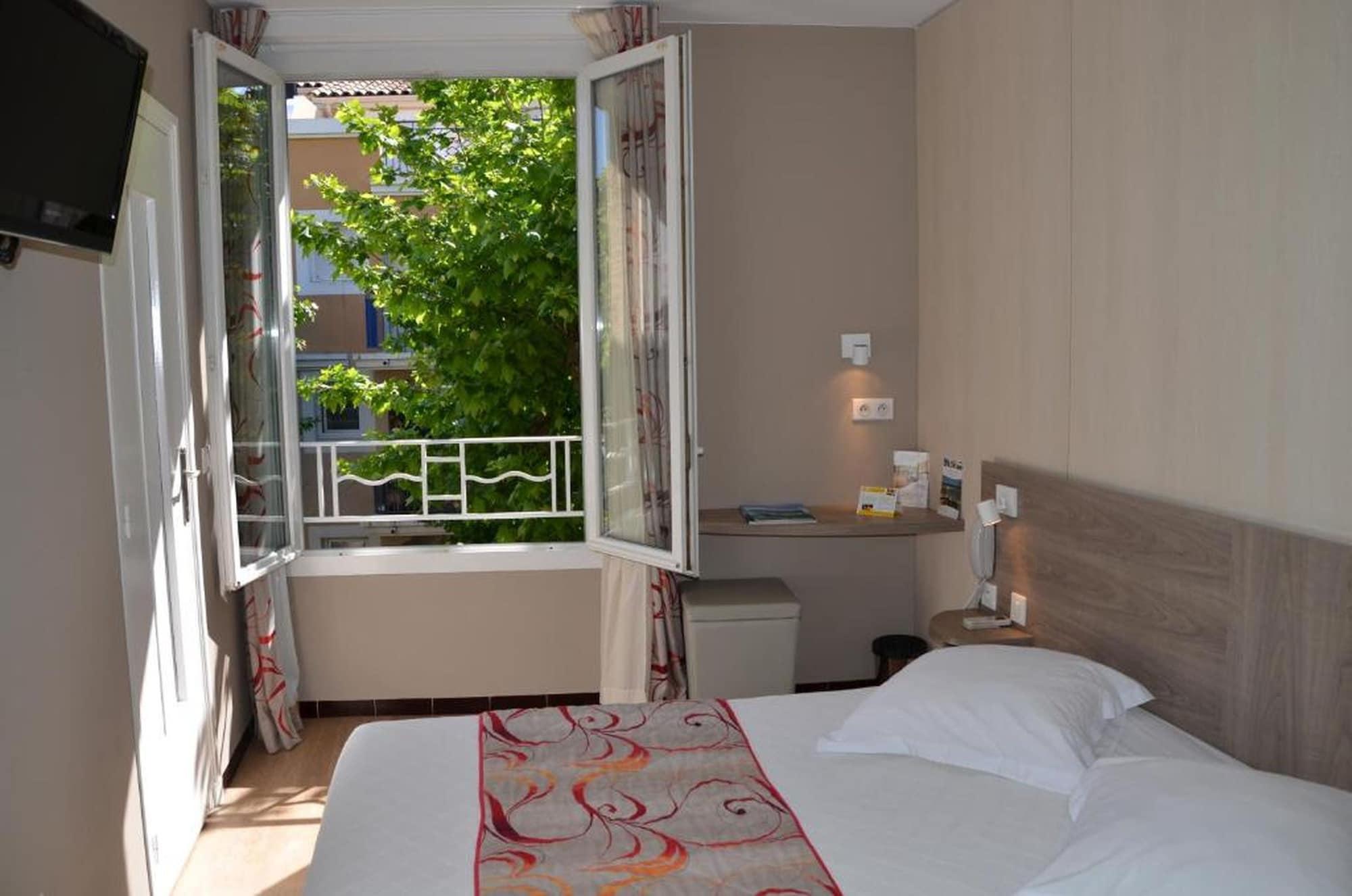 Brit Hotel Confort Le Revest Sainte-Maxime Eksteriør billede