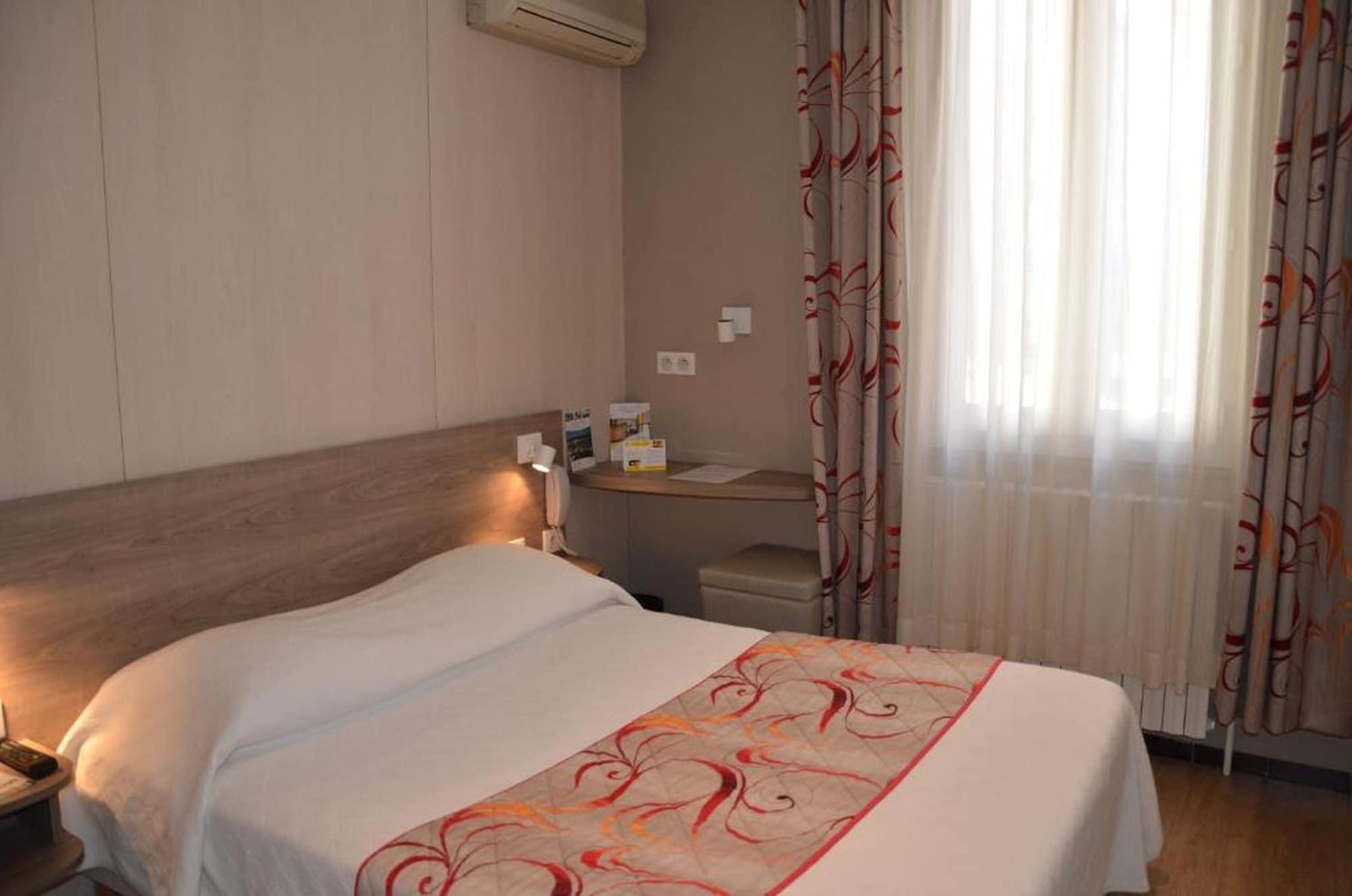 Brit Hotel Confort Le Revest Sainte-Maxime Eksteriør billede