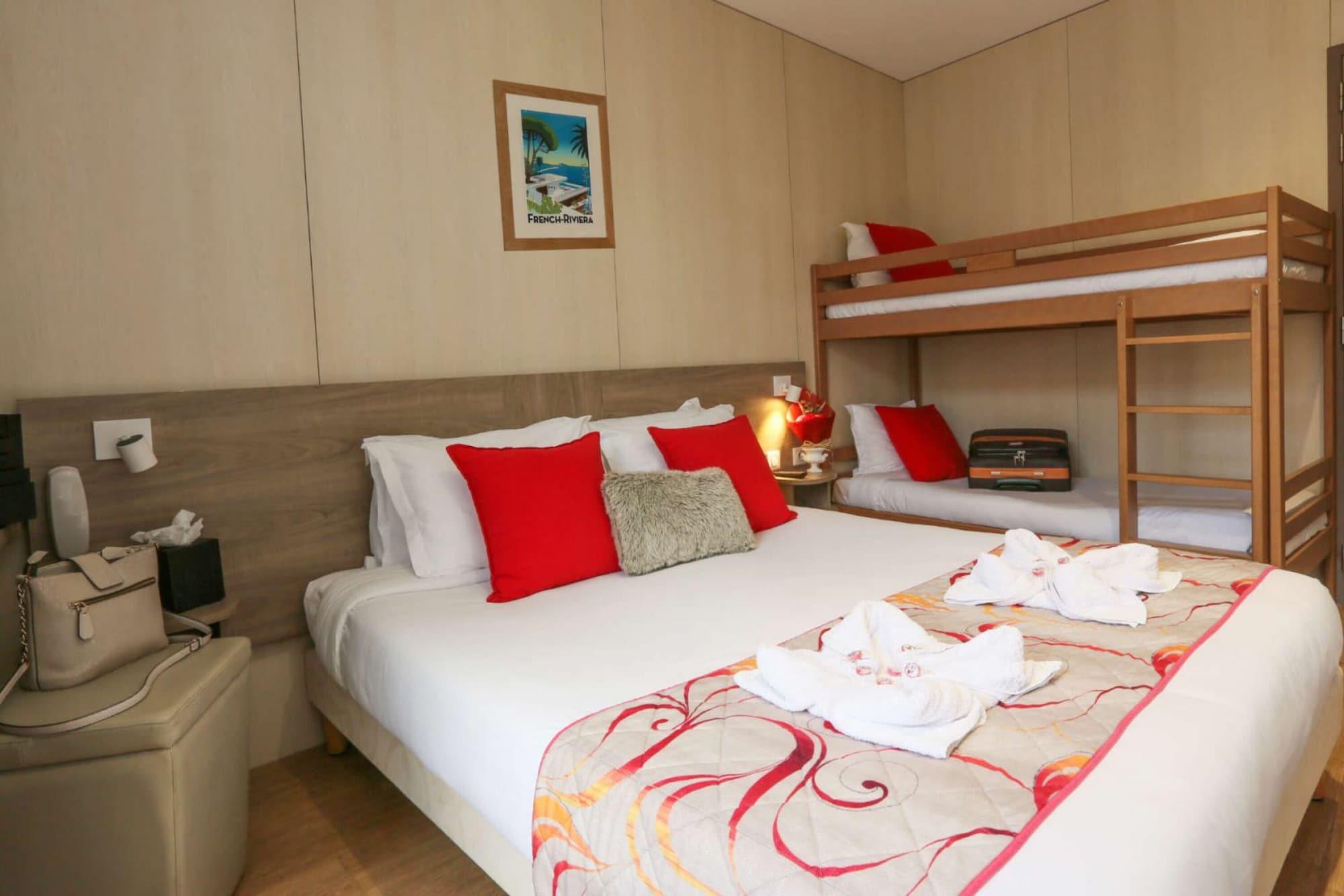 Brit Hotel Confort Le Revest Sainte-Maxime Eksteriør billede