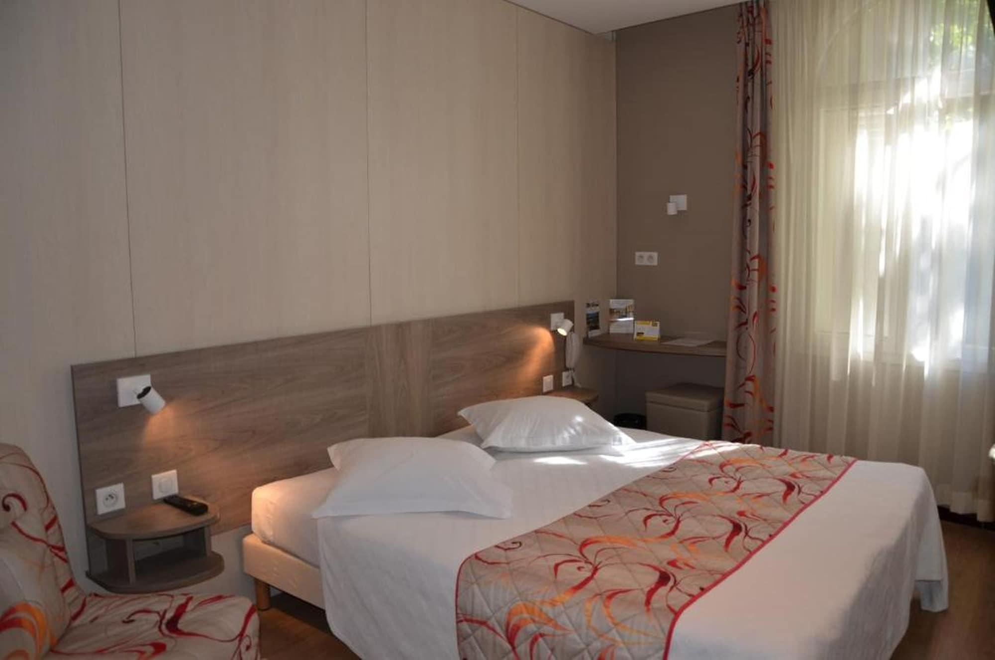 Brit Hotel Confort Le Revest Sainte-Maxime Eksteriør billede