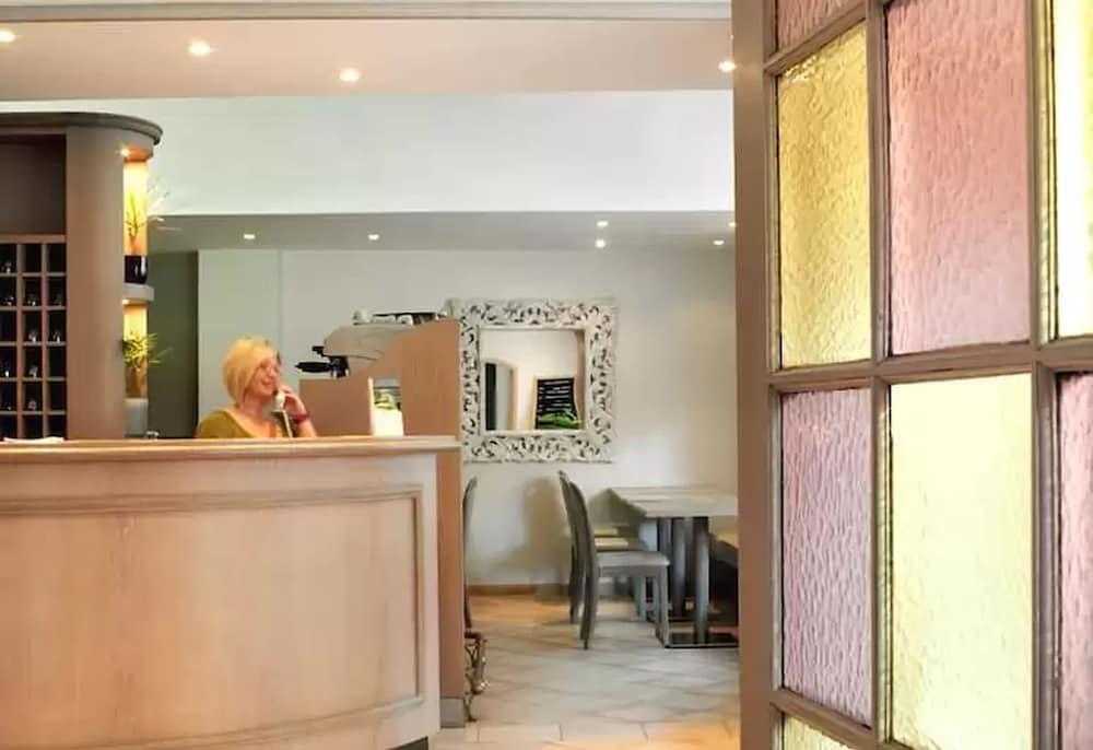 Brit Hotel Confort Le Revest Sainte-Maxime Eksteriør billede