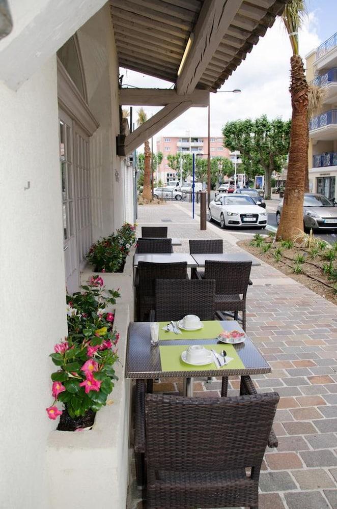 Brit Hotel Confort Le Revest Sainte-Maxime Eksteriør billede