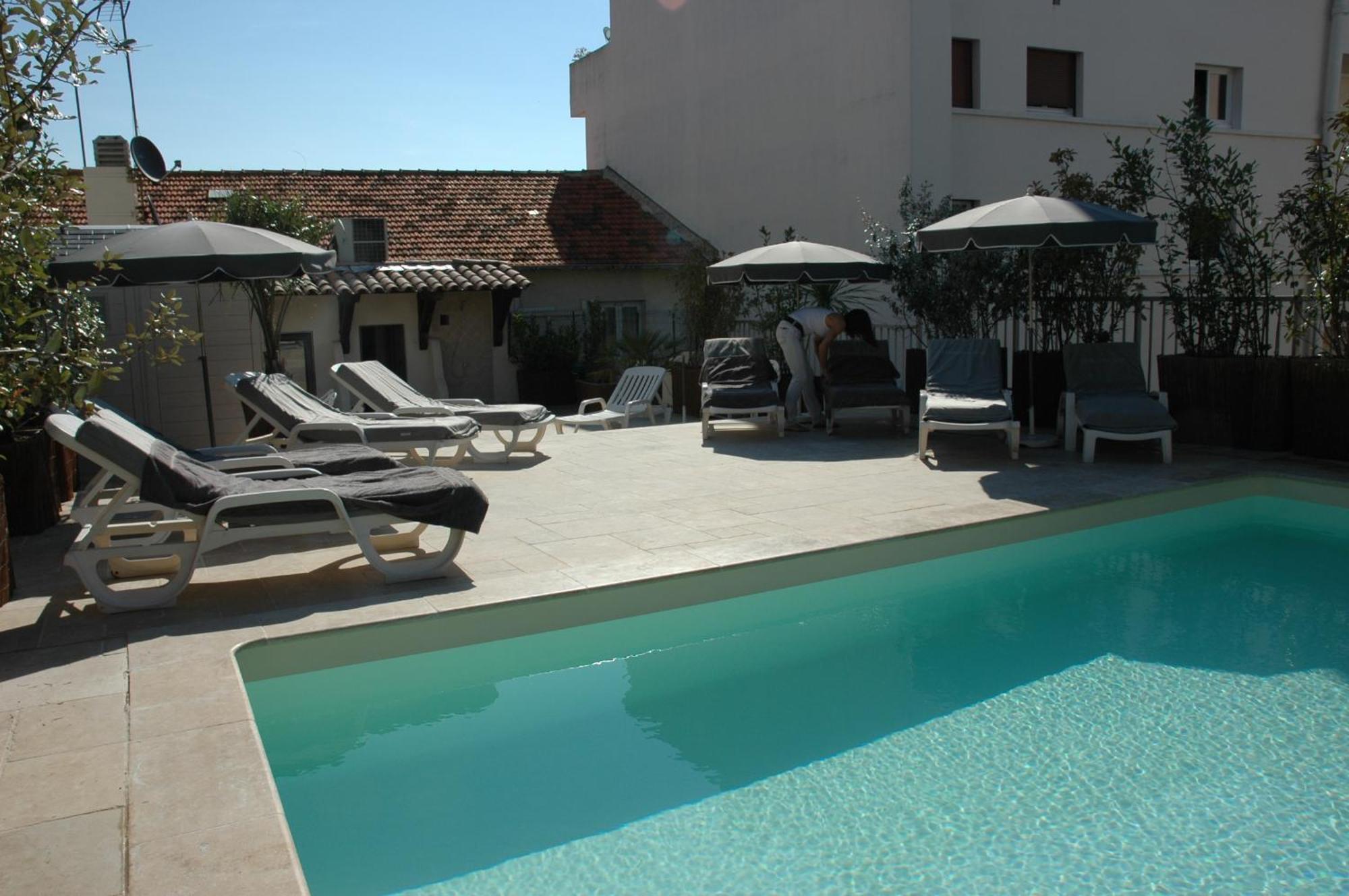 Brit Hotel Confort Le Revest Sainte-Maxime Eksteriør billede