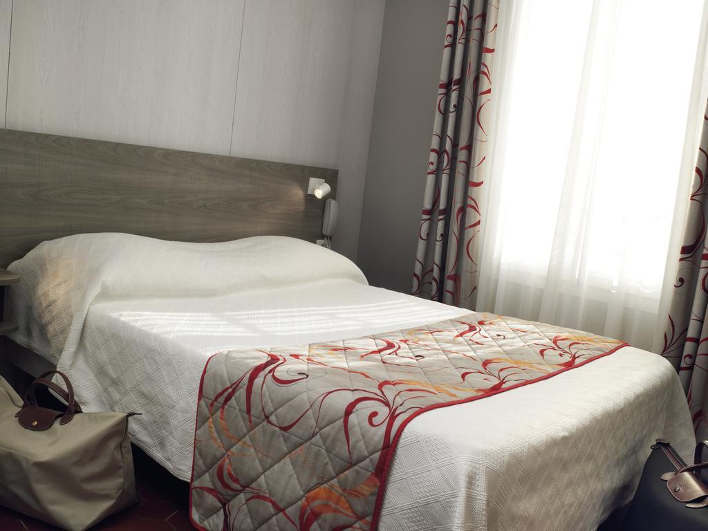 Brit Hotel Confort Le Revest Sainte-Maxime Eksteriør billede