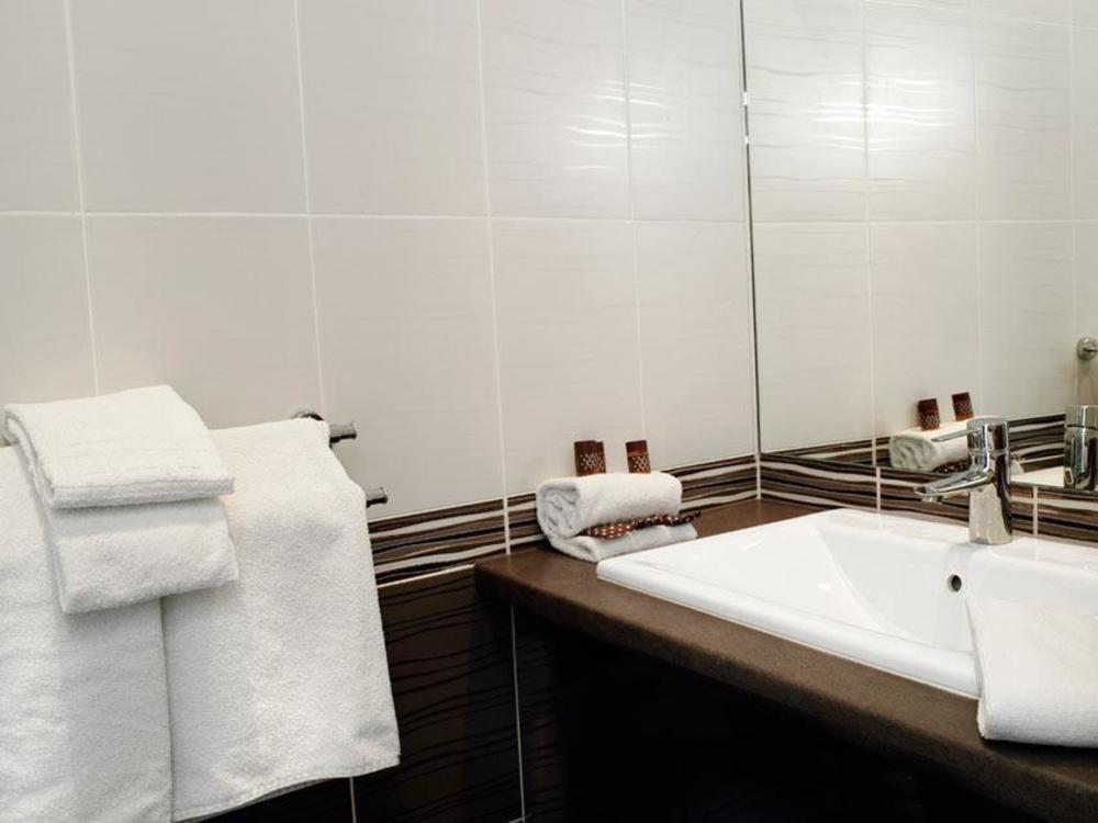 Brit Hotel Confort Le Revest Sainte-Maxime Eksteriør billede
