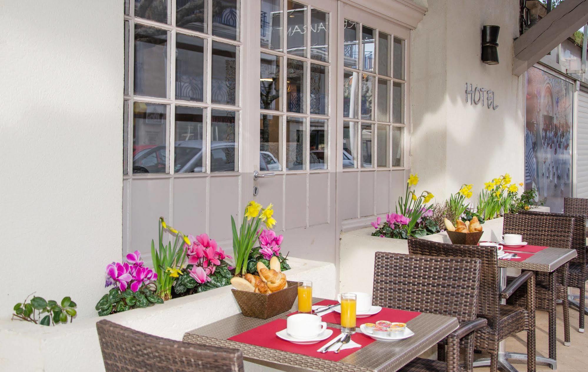 Brit Hotel Confort Le Revest Sainte-Maxime Eksteriør billede